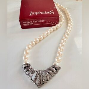 Vintage Avon 1991 Antique Impression Pearl Statement Necklace NIB N41